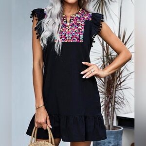 KIRUNDO - V Neck Floral Embroidered Shift Flowy Boho Dress (M)